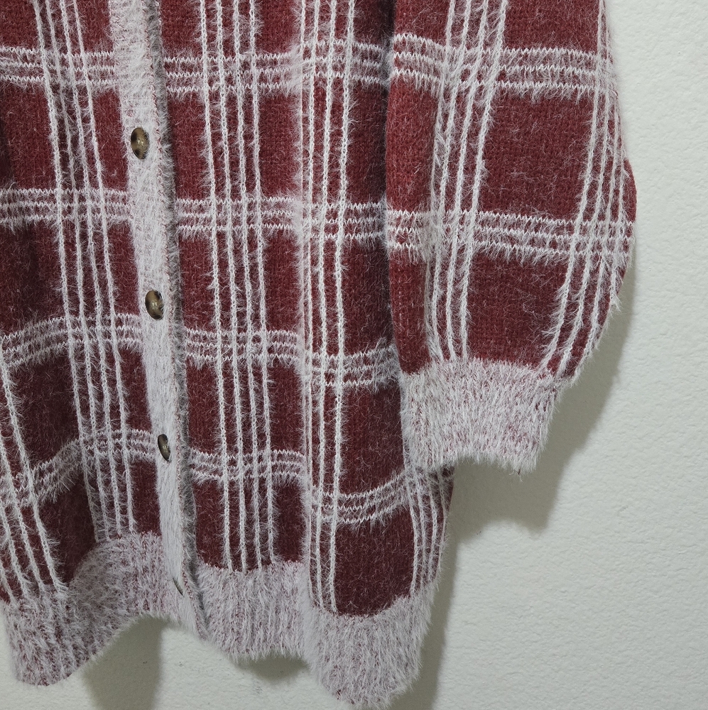 BLOOMCHIC Red White Plaid Cardigan Sweater Buttoned Fuzzy Knit Size 22 / 24 - Picture 7 of 15